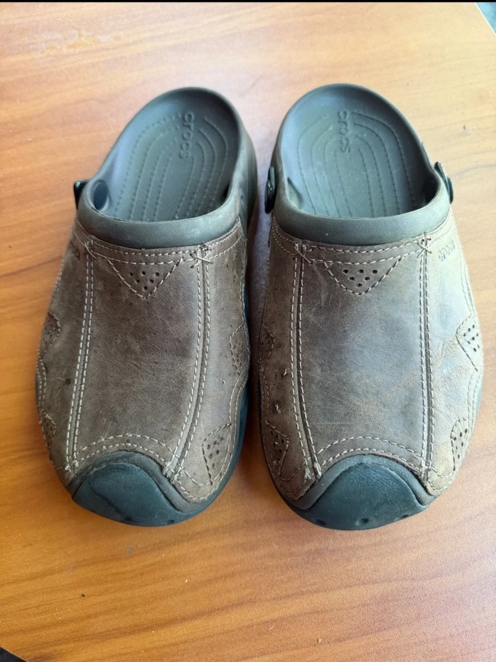 805 10/$50 🏄🏻‍♀️ Crocs Men’s Brown Slip-On Clog